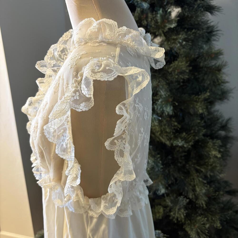 Vintage 1960's Ruffled Ivory Lace Lingerie Top Cami Chiffon - Picture 8 of 9
